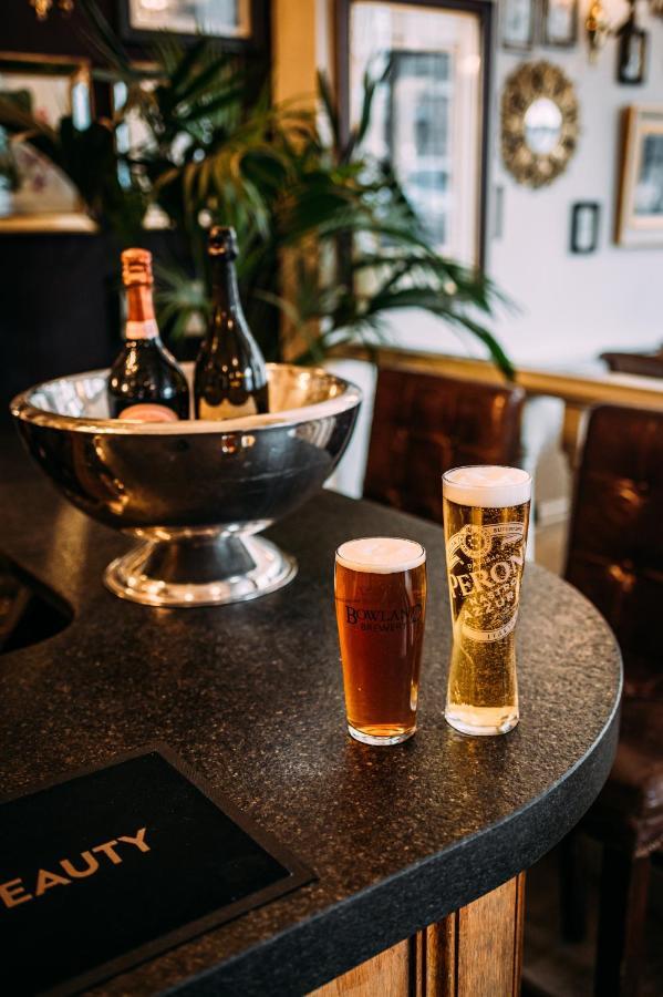 The Royal Hotel 커크비로즈데일 외부 사진